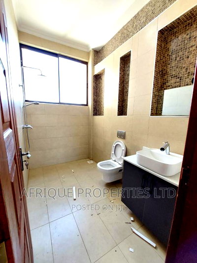 5bdrm Mansion in Membley for rent - Image 11