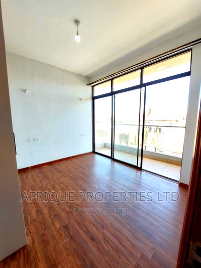 5bdrm Mansion in Membley for rent - Image 9