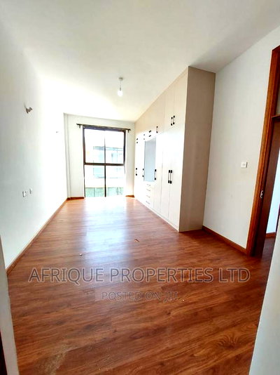 5bdrm Mansion in Membley for rent - Image 10