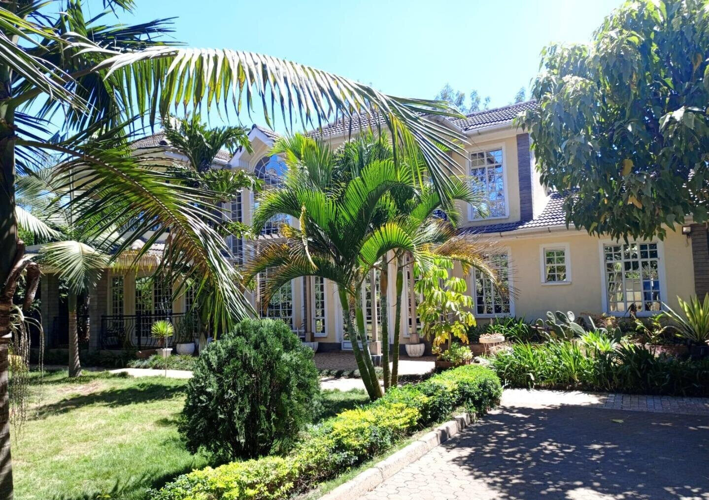 5-Ensuite Villa with Jacuzzi & Clubhouse – Karen