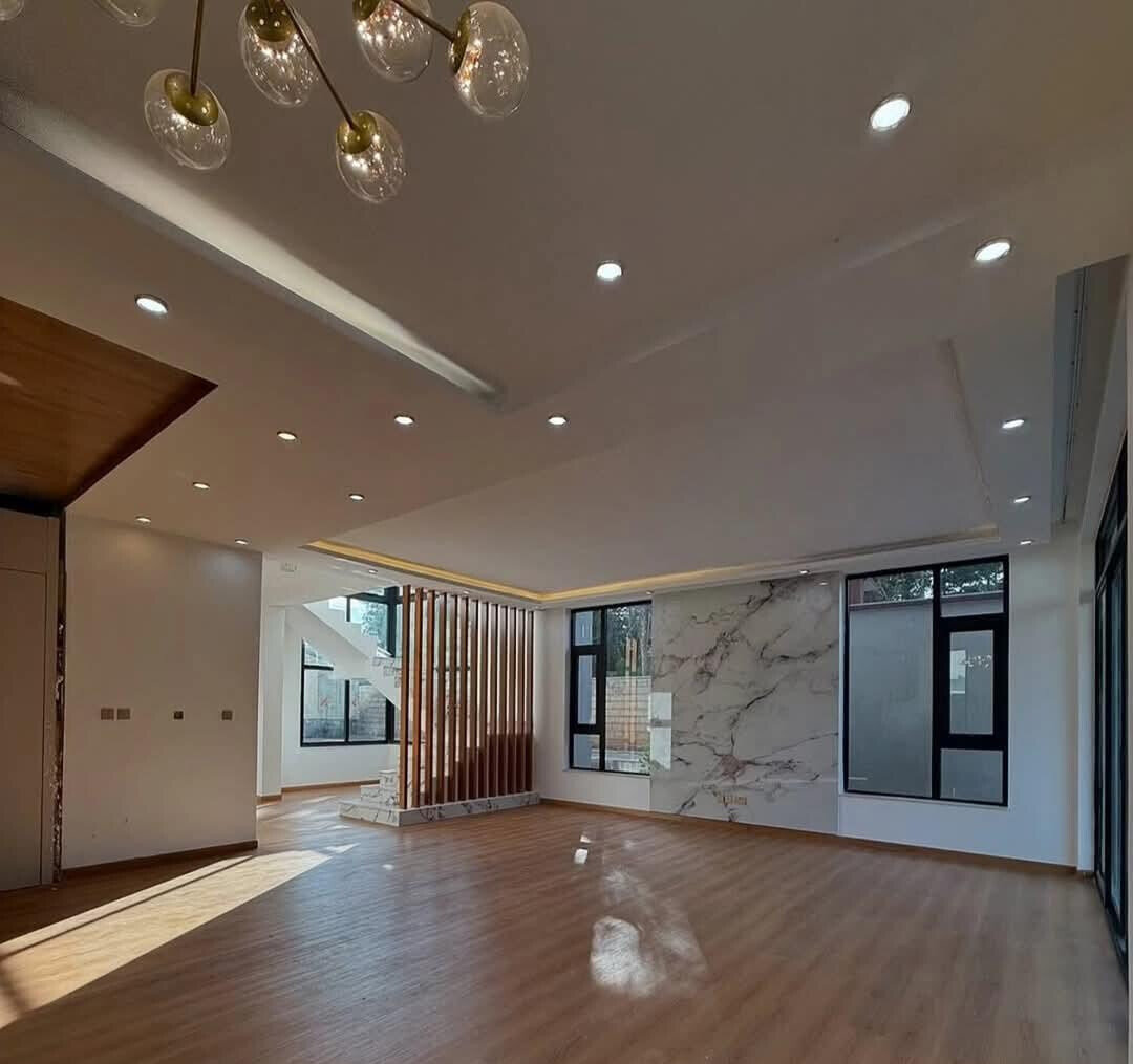 Luxury Villa with Lift Shaft & Solar Heating - Lavington