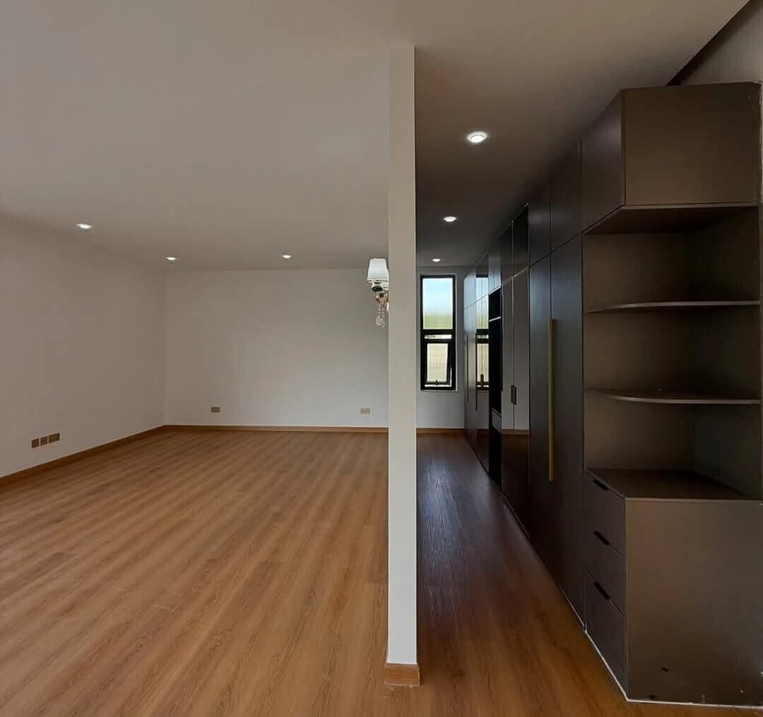Luxury Villa with Lift Shaft & Solar Heating - Lavington