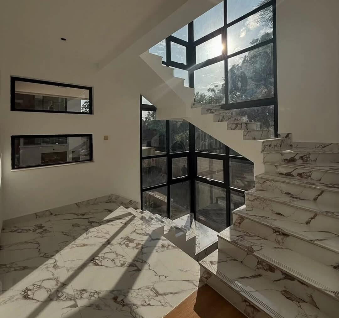 Luxury Villa with Lift Shaft & Solar Heating - Lavington