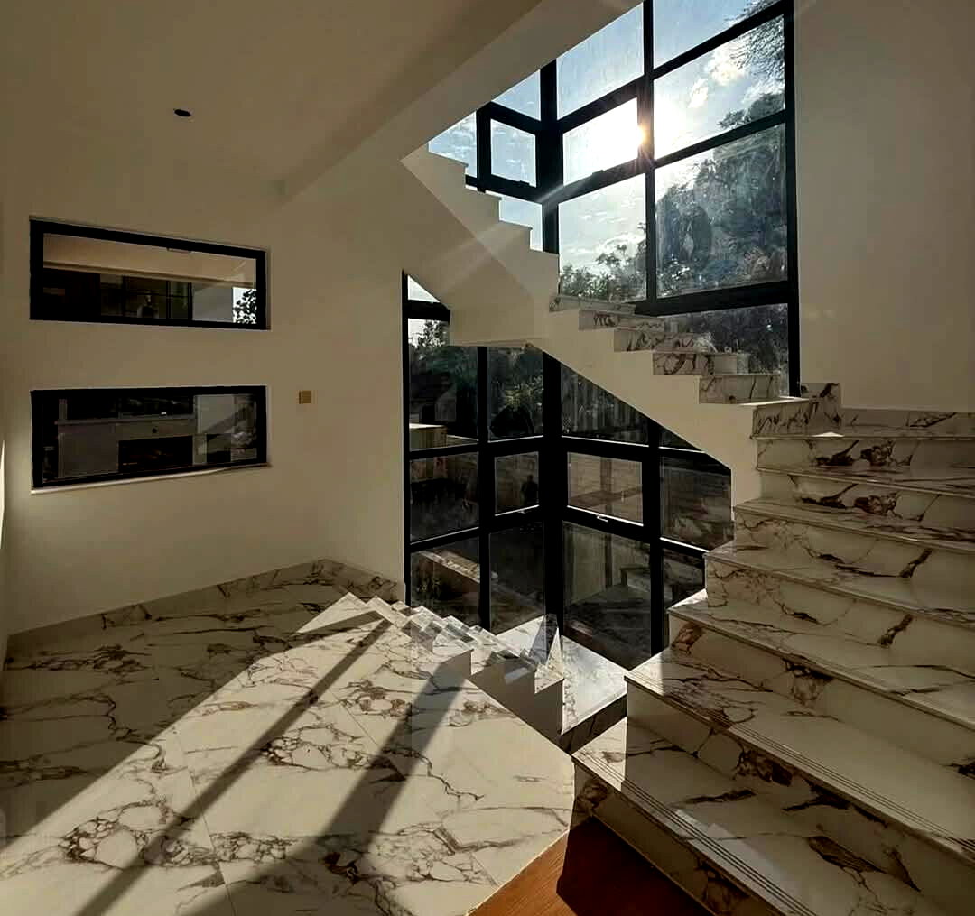 Luxury Villa with Lift Shaft & Solar Heating - Lavington