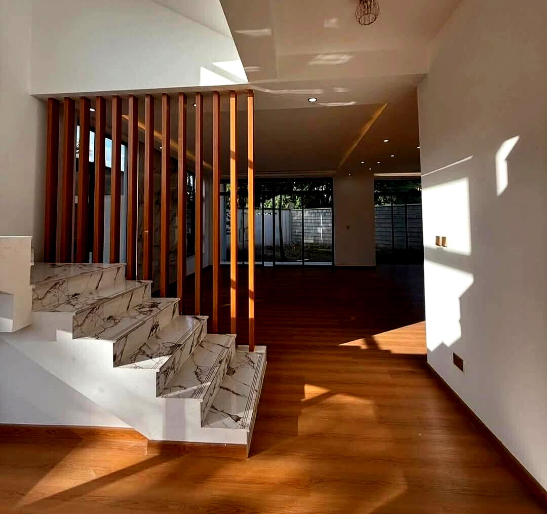 Luxury Villa with Lift Shaft & Solar Heating - Lavington