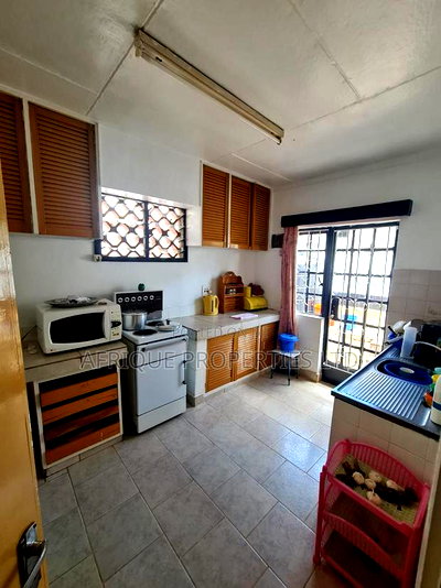 4bdrm Bungalow in Loresho for sale - Image 3
