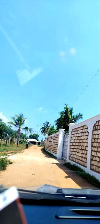 Kombani Kwale Ready Title 50X100 Plots at 1.3M - Image 1