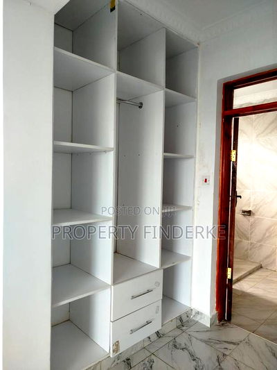 3bdrm Bungalow in Kalimoni for sale - Image 13