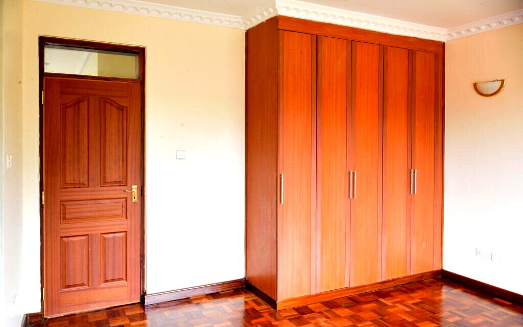 5-Bed Townhouse with Sunken Lounge & Expansive Garden – Karen