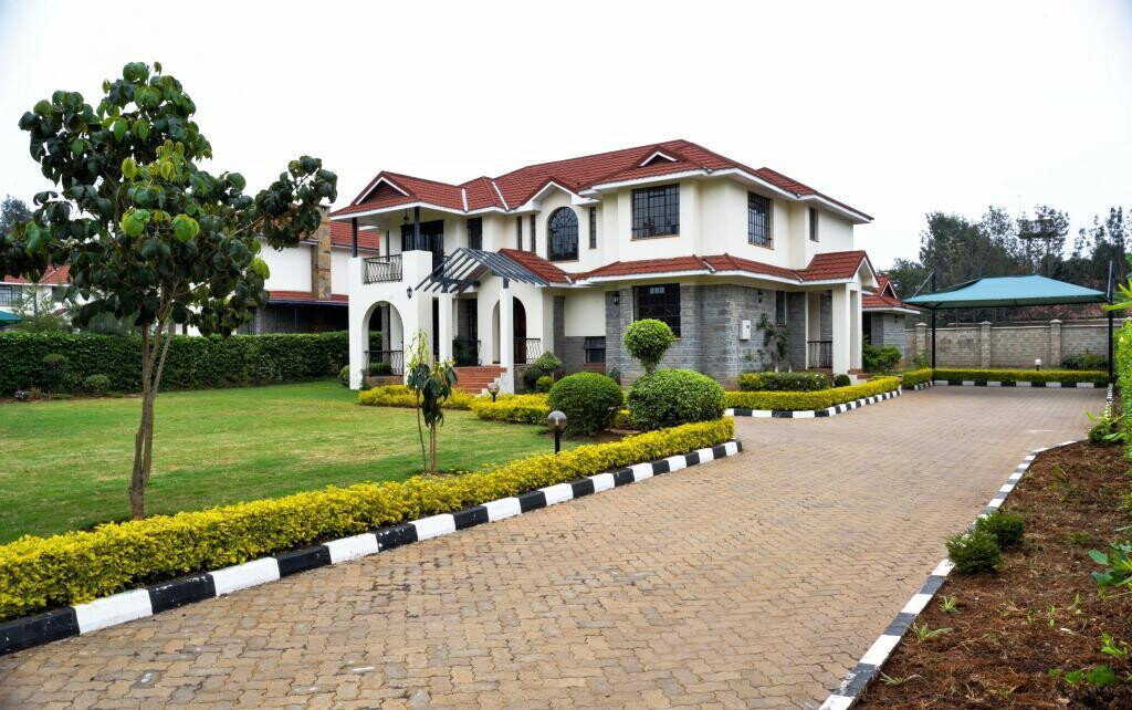 5-Bed Townhouse with Sunken Lounge & Expansive Garden – Karen