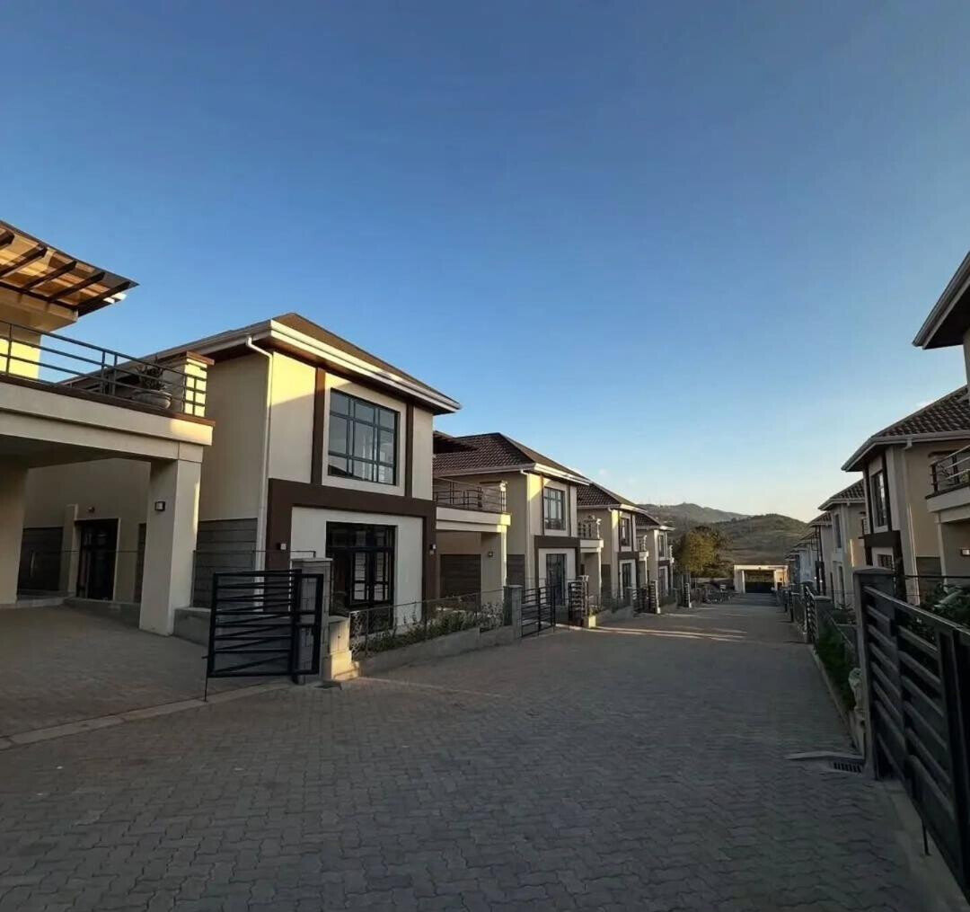 4BR All-Ensuite Townhouse with Ngong Hills Views - Kibiku