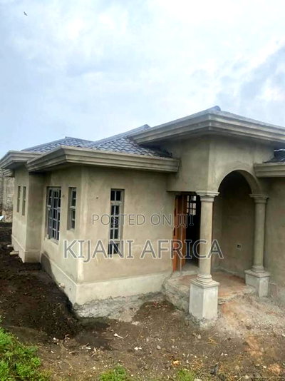 3bdrm Bungalow in Kamulu for sale - Image 11