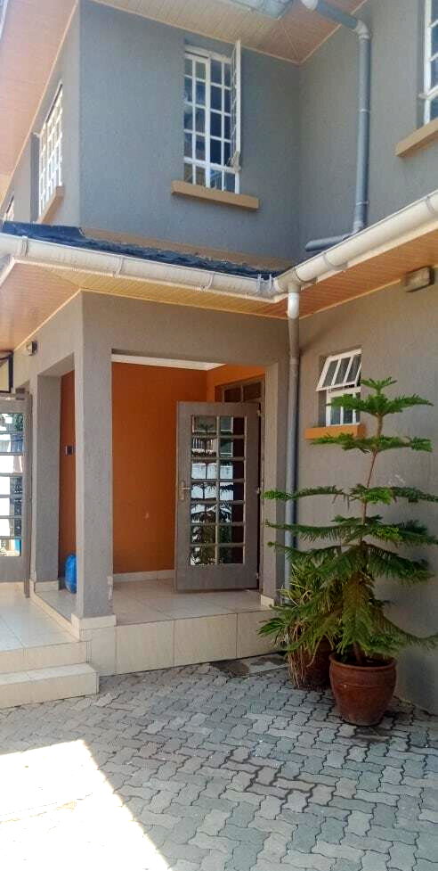 4BR Rustic Townhouse with Fruit Garden & Fireplaces - Makeresha