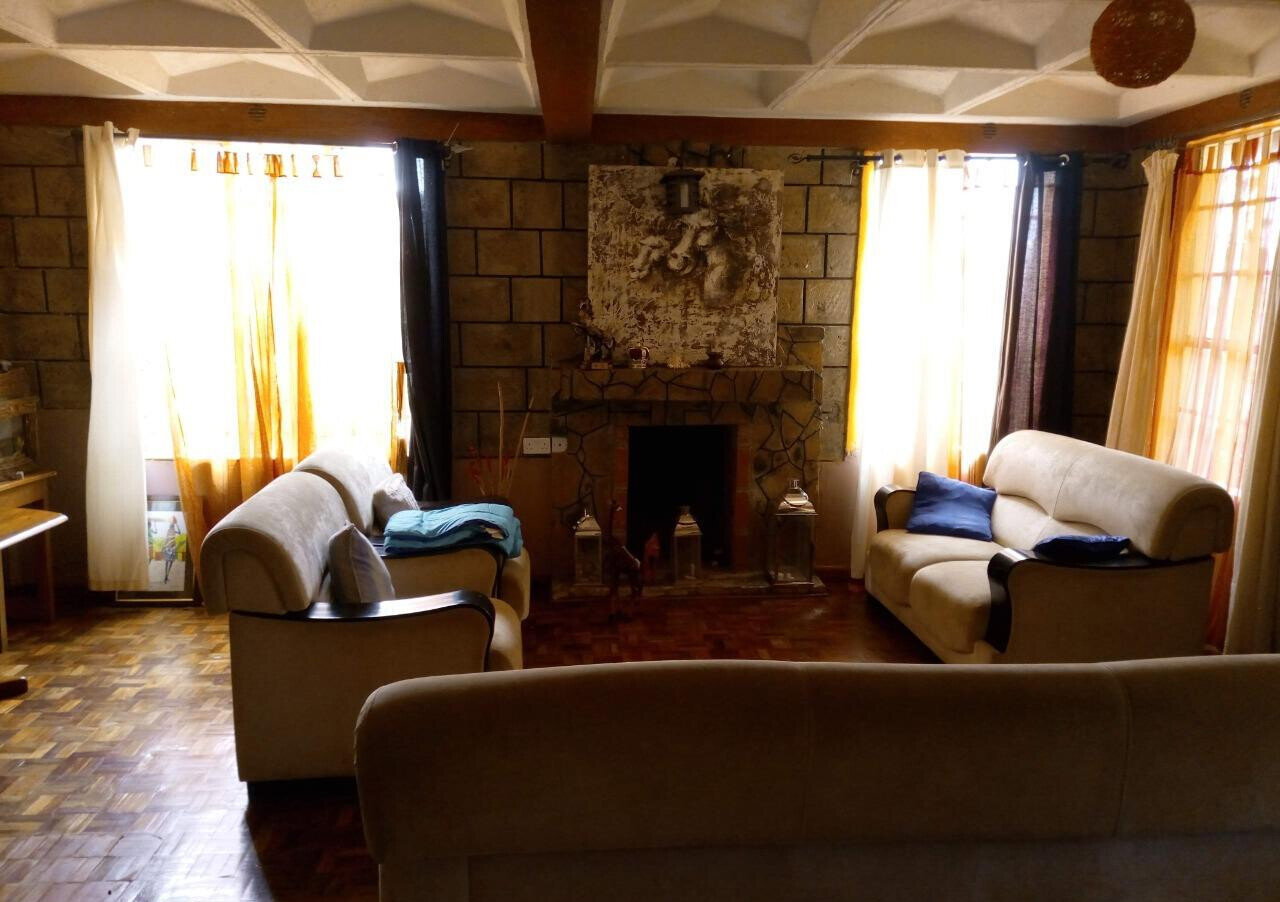 4BR Rustic Townhouse with Fruit Garden & Fireplaces - Makeresha