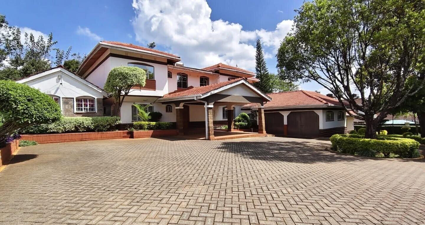 Half-Acre Standalone Mansion with Guest House – Rosslyn