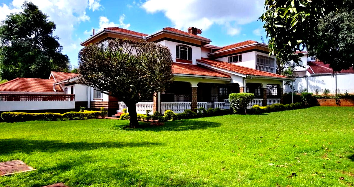 Half-Acre Standalone Mansion with Guest House – Rosslyn