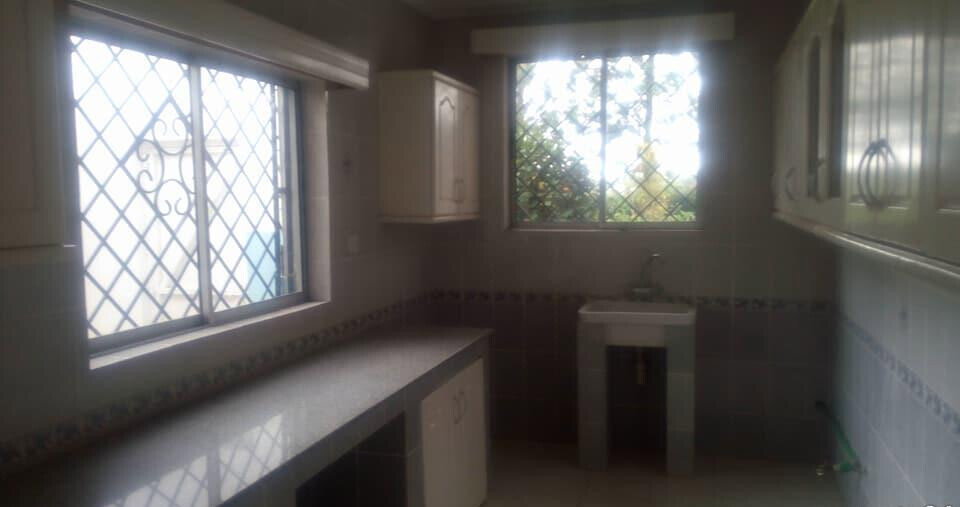 5BR Standalone Townhouse with Jacuzzi & Fireplace - Runda