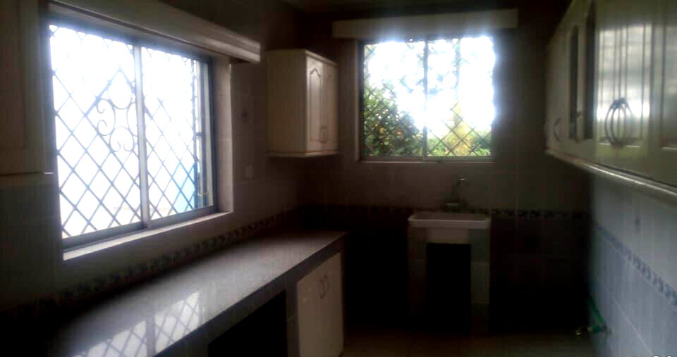5BR Standalone Townhouse with Jacuzzi & Fireplace - Runda