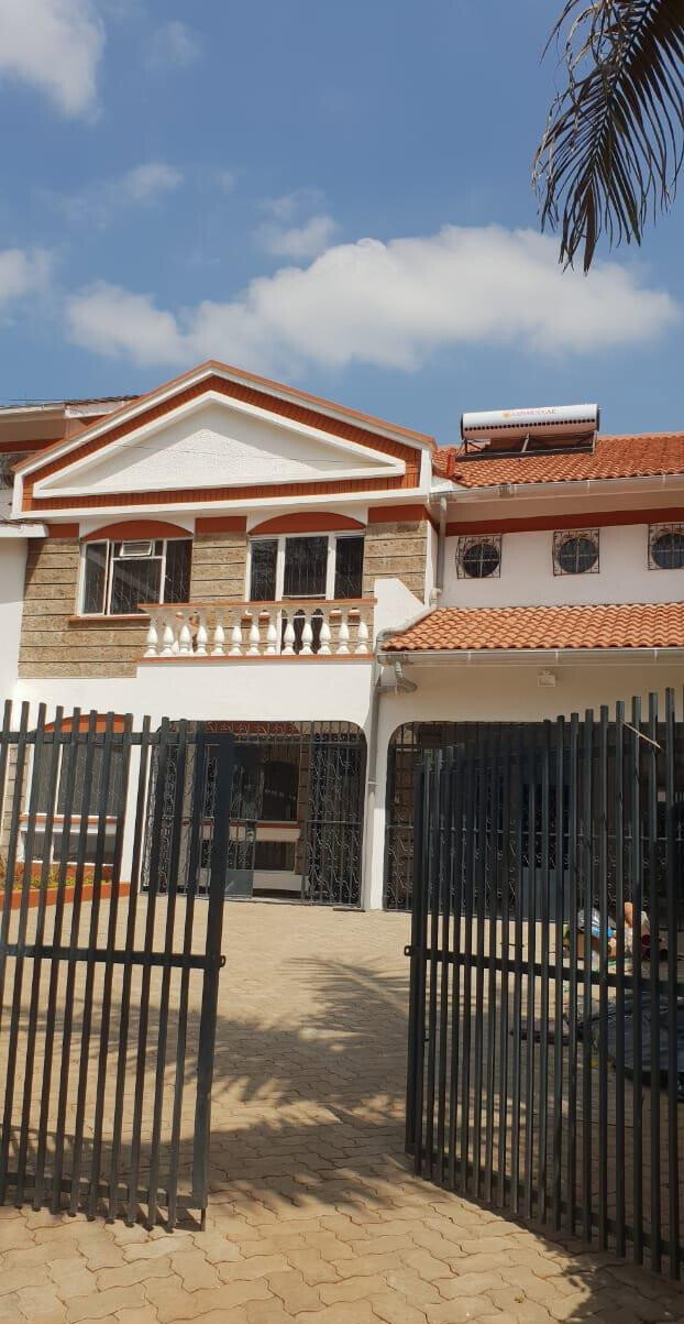 Newly Refurbished 4BR Townhouse with Private Garden - Westlands