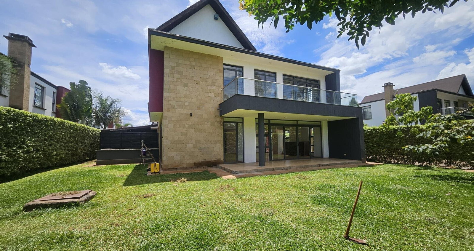 4BR Townhouse with Jacuzzi & Guest Suite - Ridgeways