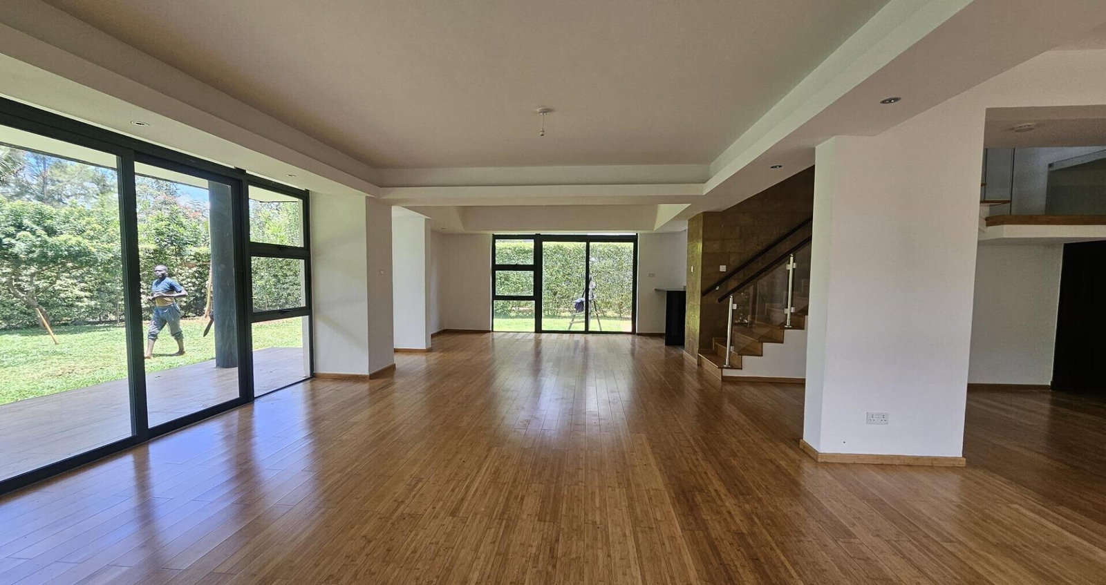 4BR Townhouse with Jacuzzi & Guest Suite - Ridgeways