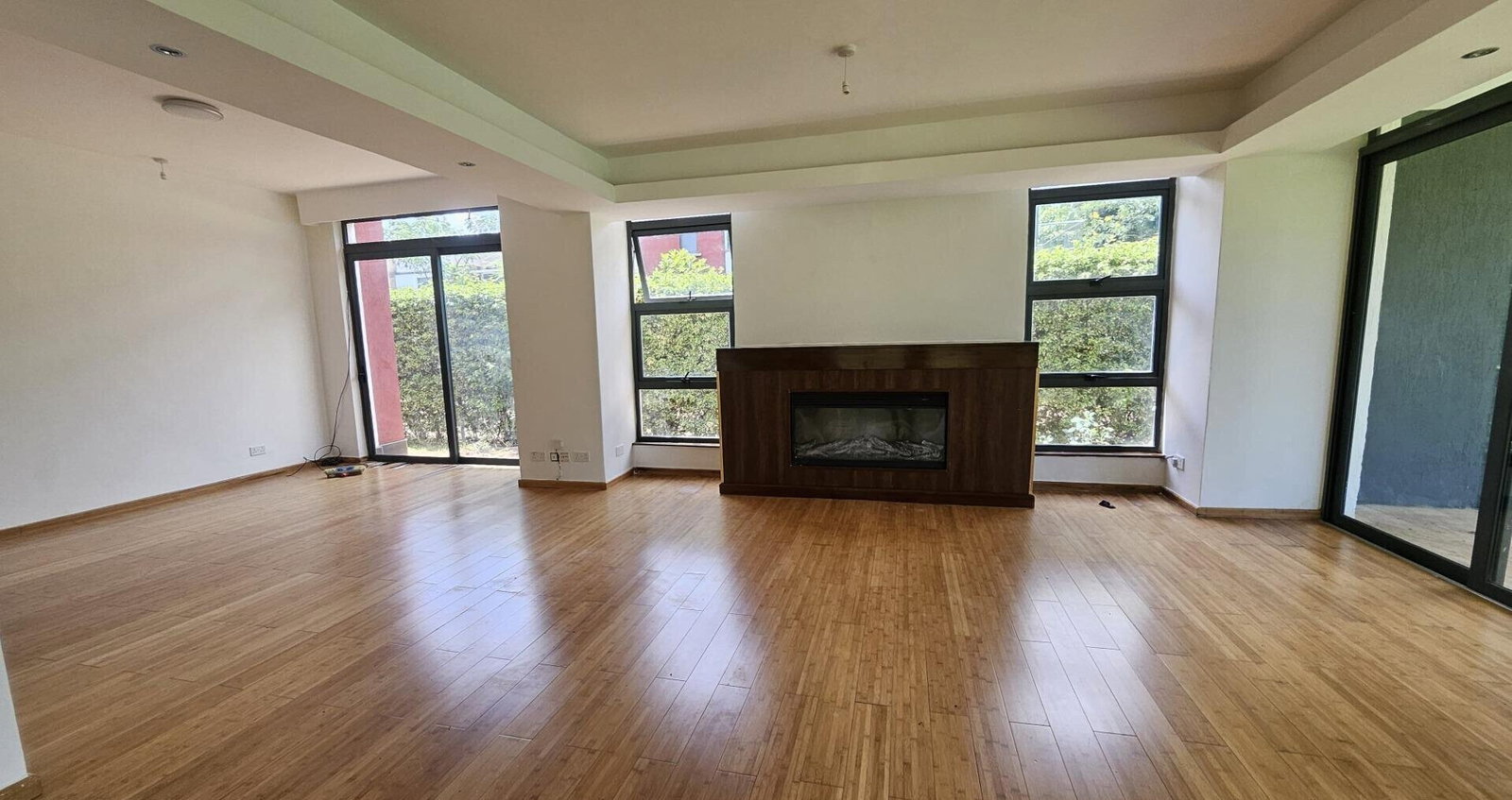 4BR Townhouse with Jacuzzi & Guest Suite - Ridgeways