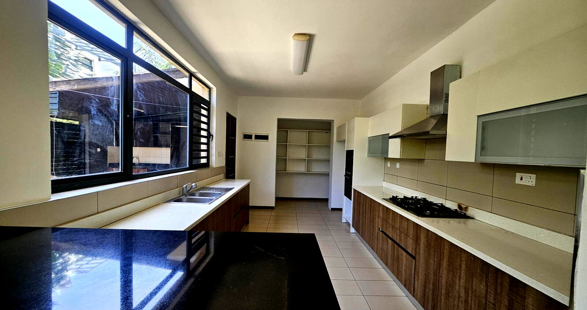 4BR Townhouse with Jacuzzi & Guest Suite - Ridgeways