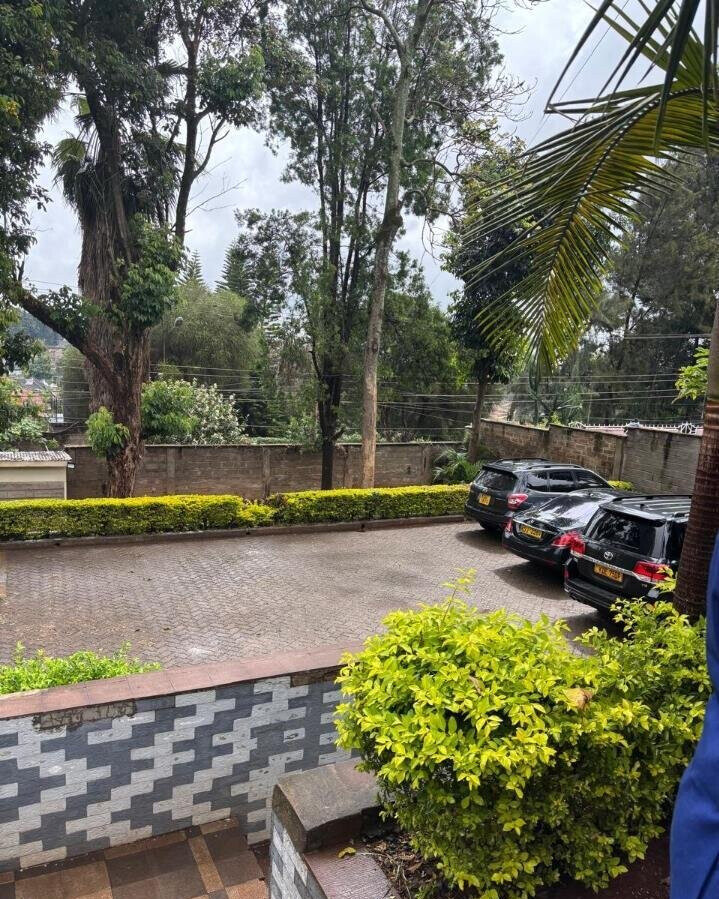 Homely 4BR Townhouse with DSQ on Quarter Acre - Mountain View