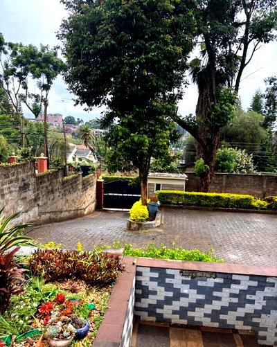 Homely 4BR Townhouse with DSQ on Quarter Acre - Mountain View