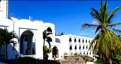 4B Beachfront Hotel with Garden