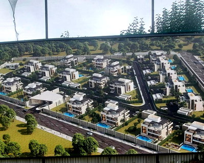 5-Ensuite Townhouse with Heated Pool & Rooftop Deck – Hardy, Karen