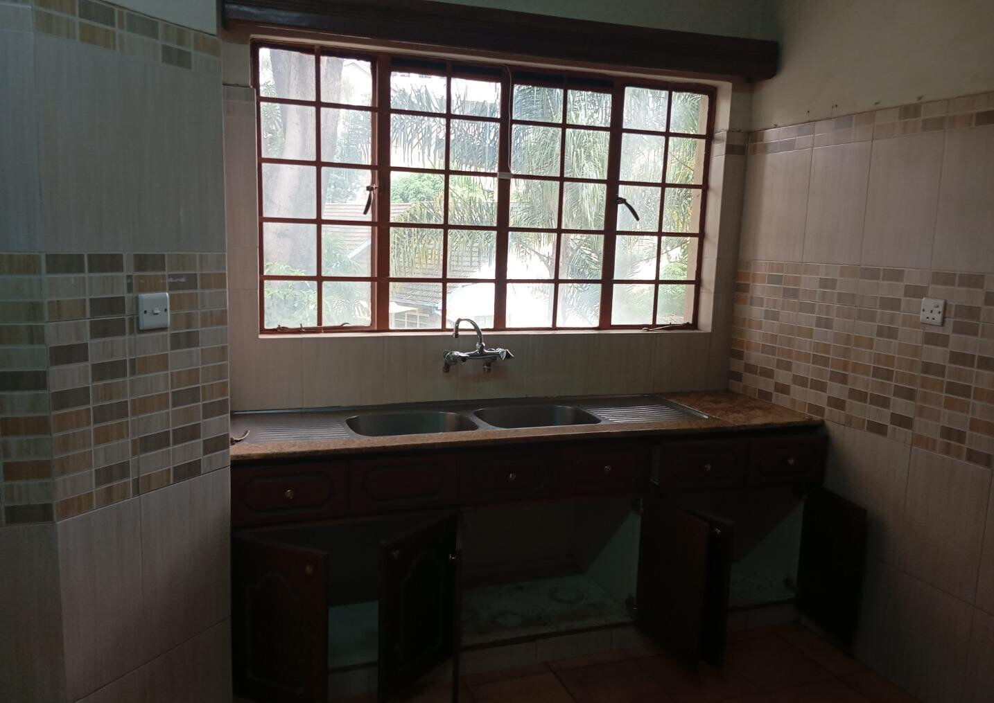 3BR Low-Rise Gem with Backup Power - Westlands Avenue