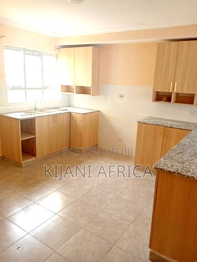 4bdrm Bungalow in Joska for sale - Image 3