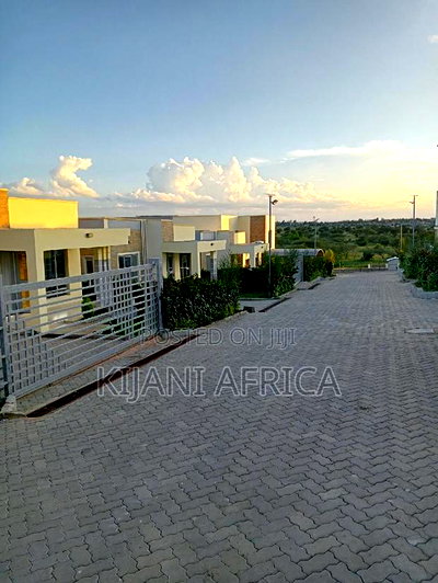 4bdrm Bungalow in Joska for sale - Image 9