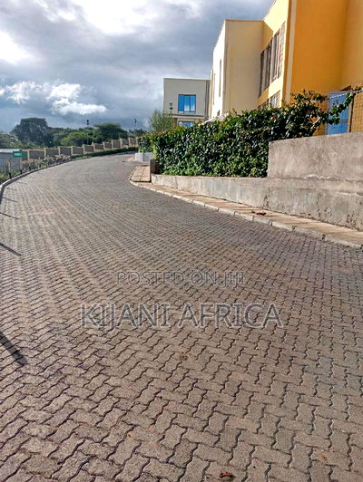 4bdrm Bungalow in Joska for sale - Image 2