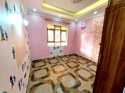 5bdrm Mansion in Membley for rent - Image 12