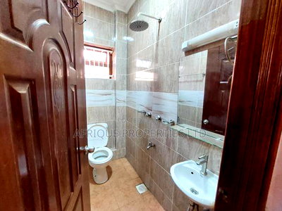 5bdrm Mansion in Membley for rent - Image 11