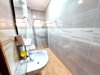 5bdrm Mansion in Membley for rent - Image 9