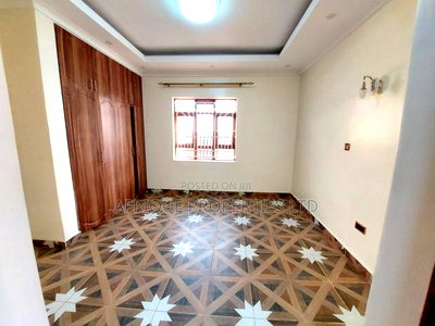 5bdrm Mansion in Membley for rent - Image 10