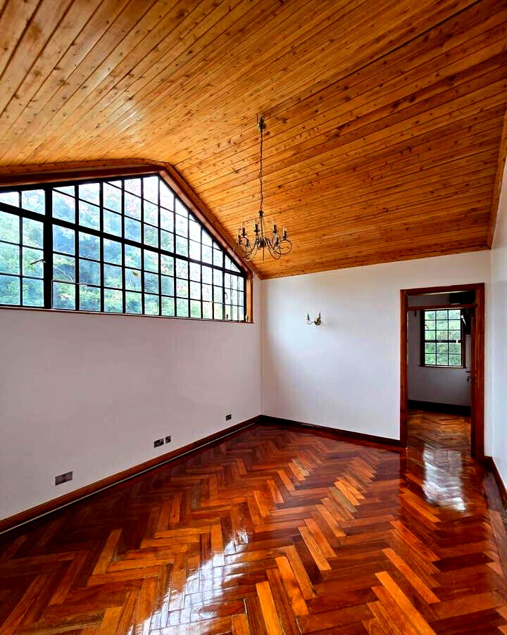 Private 4BR Garden Home with Parking