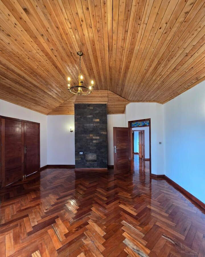 Private 4BR Garden Home with Parking