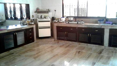 5bdrm House in Kizingo for sale - Image 9