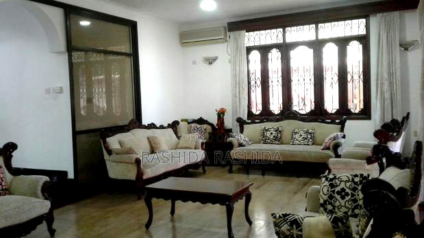 5bdrm House in Kizingo for sale