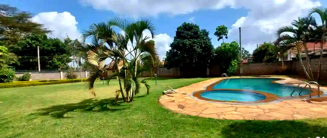 Half-Acre 5BR All-Ensuite Townhouse with DSQ & Pool - Runda