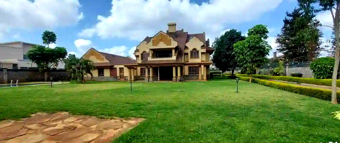 Half-Acre 5BR All-Ensuite Townhouse with DSQ & Pool - Runda