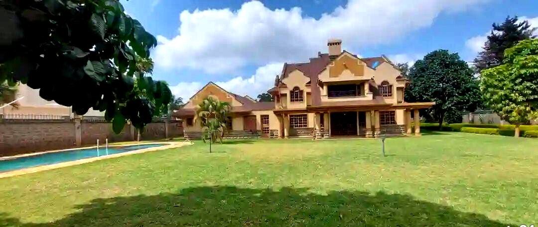 Half-Acre 5BR All-Ensuite Townhouse with DSQ & Pool - Runda