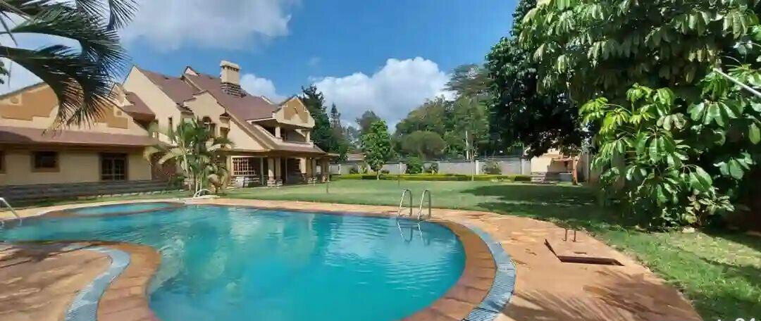 Half-Acre 5BR All-Ensuite Townhouse with DSQ & Pool - Runda