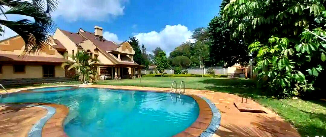 Half-Acre 5BR All-Ensuite Townhouse with DSQ & Pool - Runda