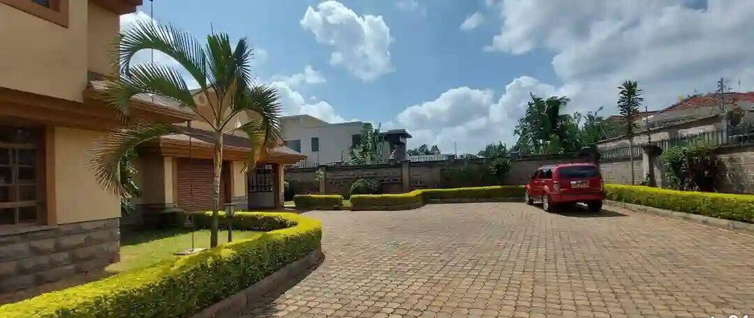 Half-Acre 5BR All-Ensuite Townhouse with DSQ & Pool - Runda