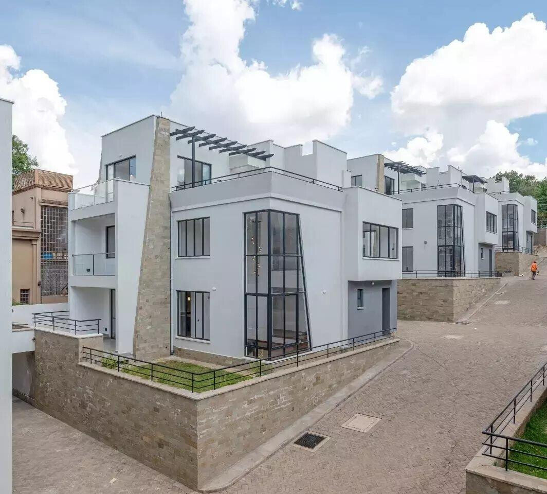 Ultra-Modern 5-Bed Townhouse in Luxury Gated Community - Lavington